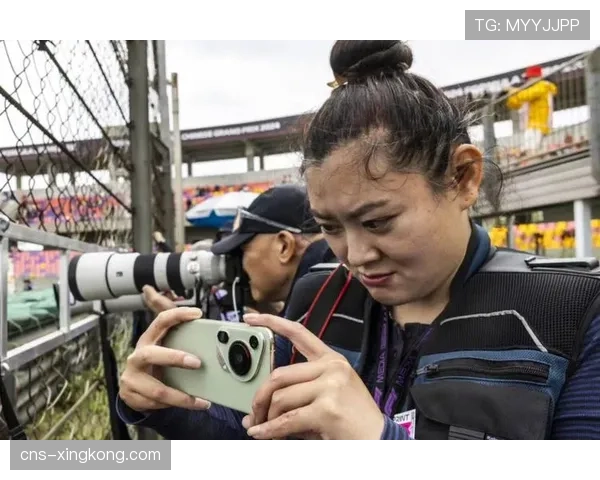 赛事新增摄影服务,参赛者可实时下载高清赛事瞬间
